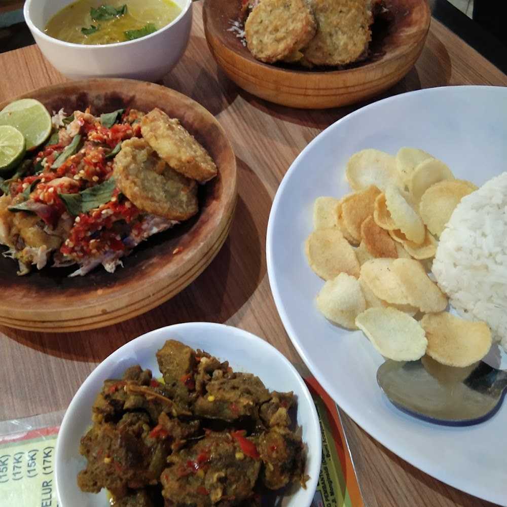 Kuliner Bebek Palekko & Ayam Geprek Mahkota Pasar Segar