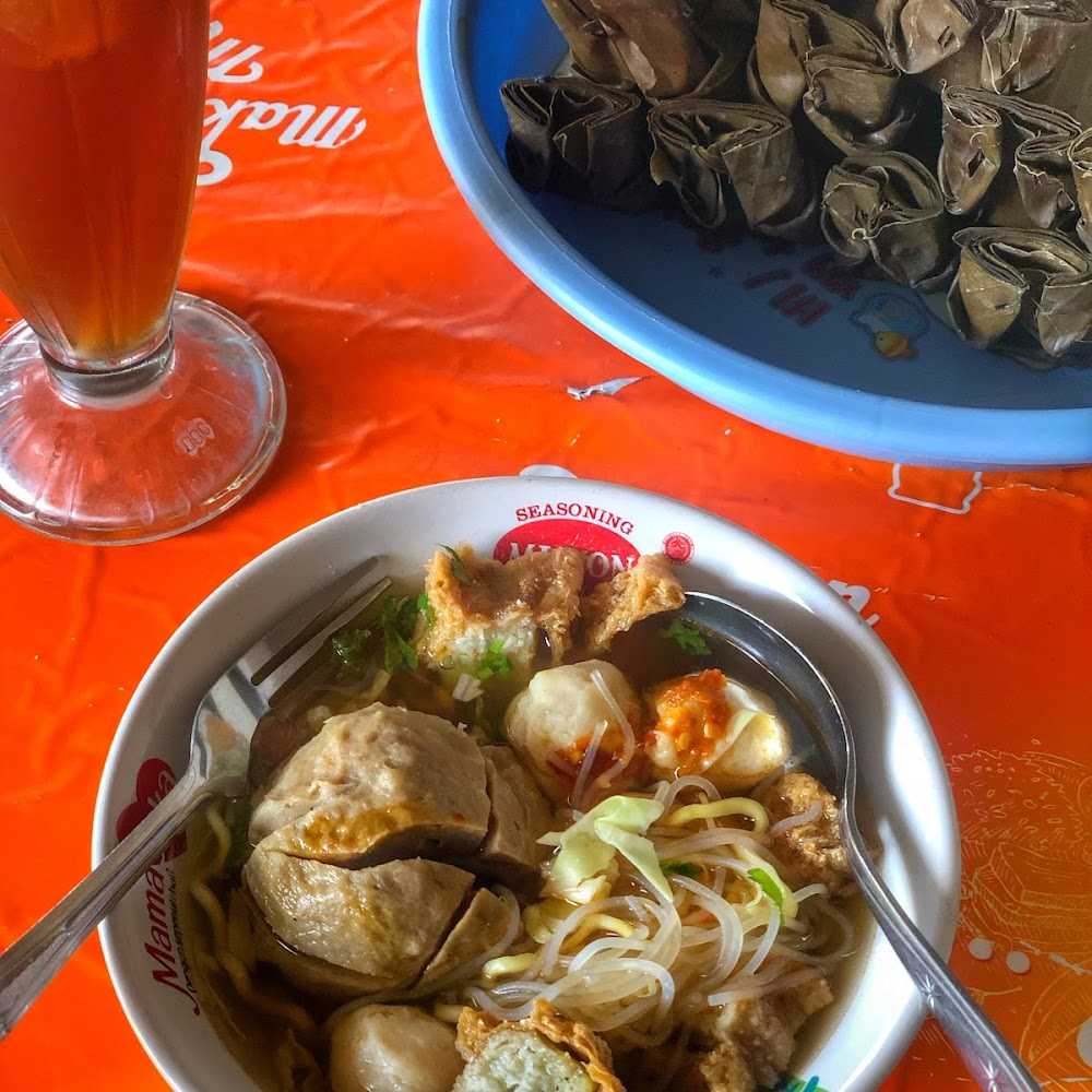 Kuliner Bakso Laros