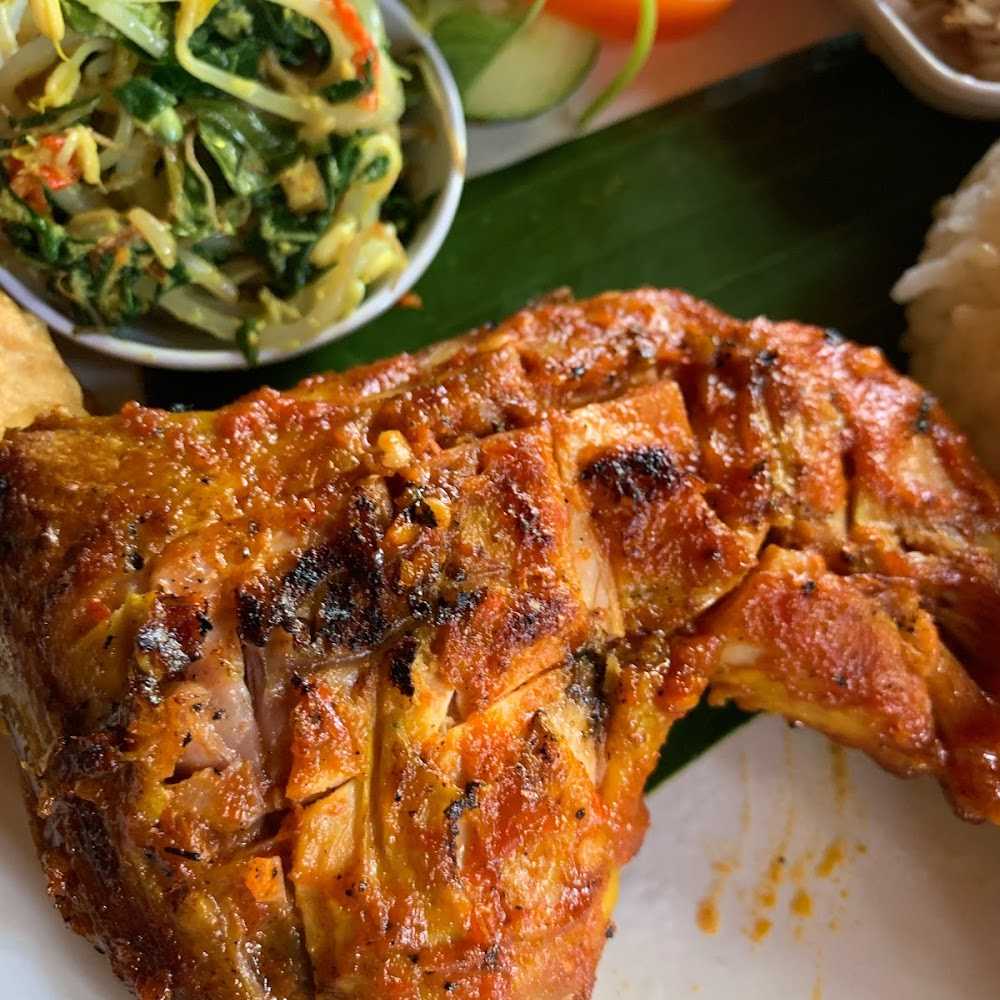 Kuliner Warung Mina Renon