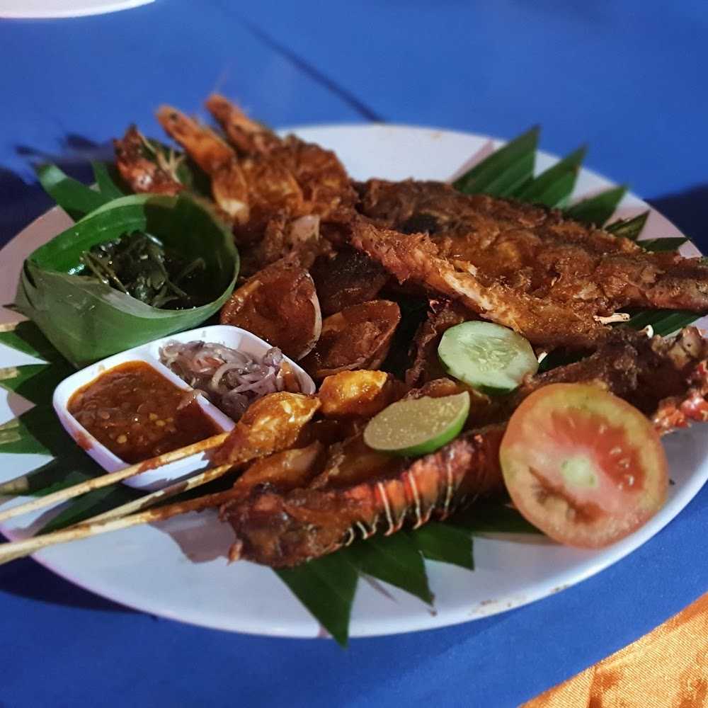 Kuliner New Moon Cafe Seafood