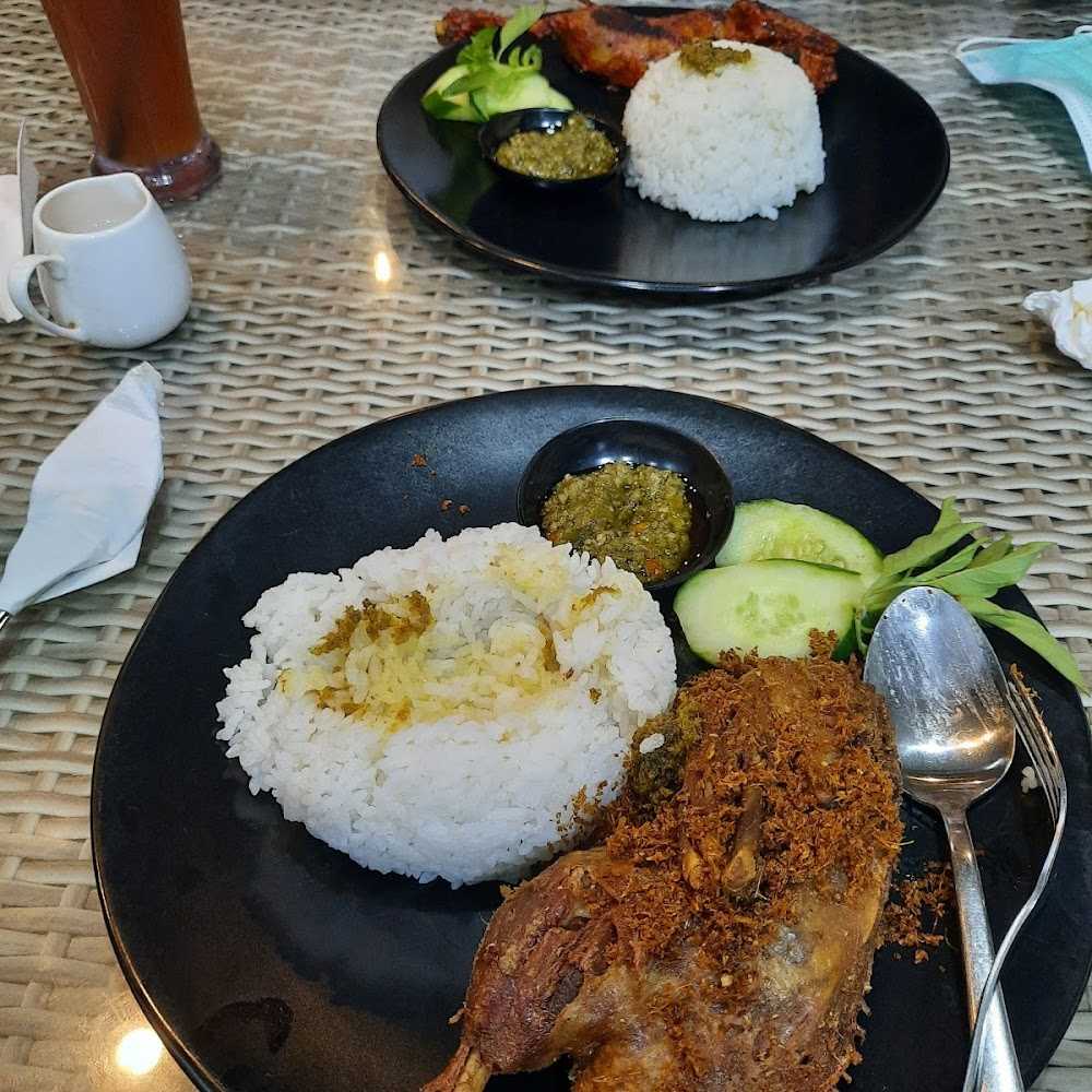 Kuliner MIXUE RAYA SESETAN