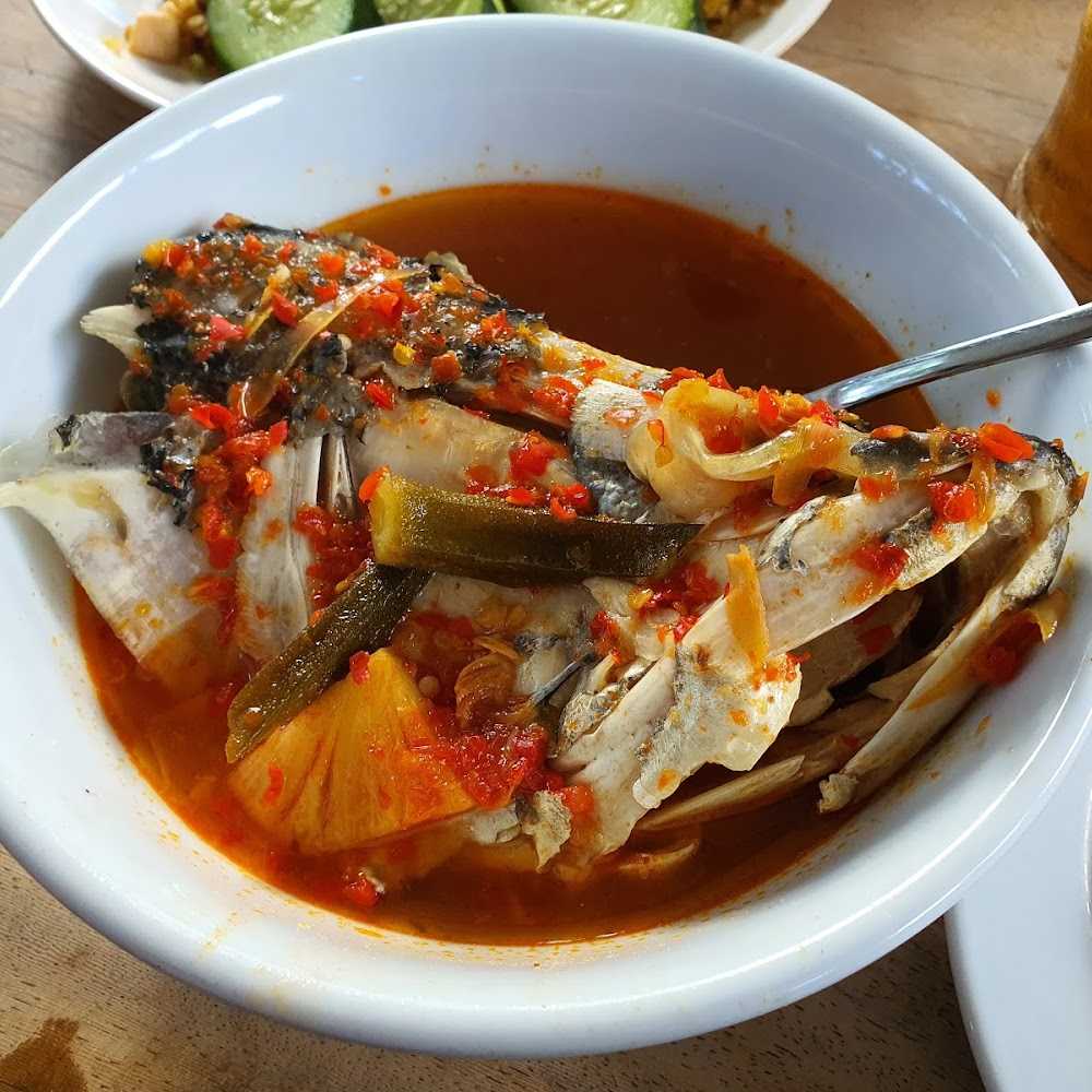 Kuliner Warung Bambu Lulu Sop Kepala Ikan