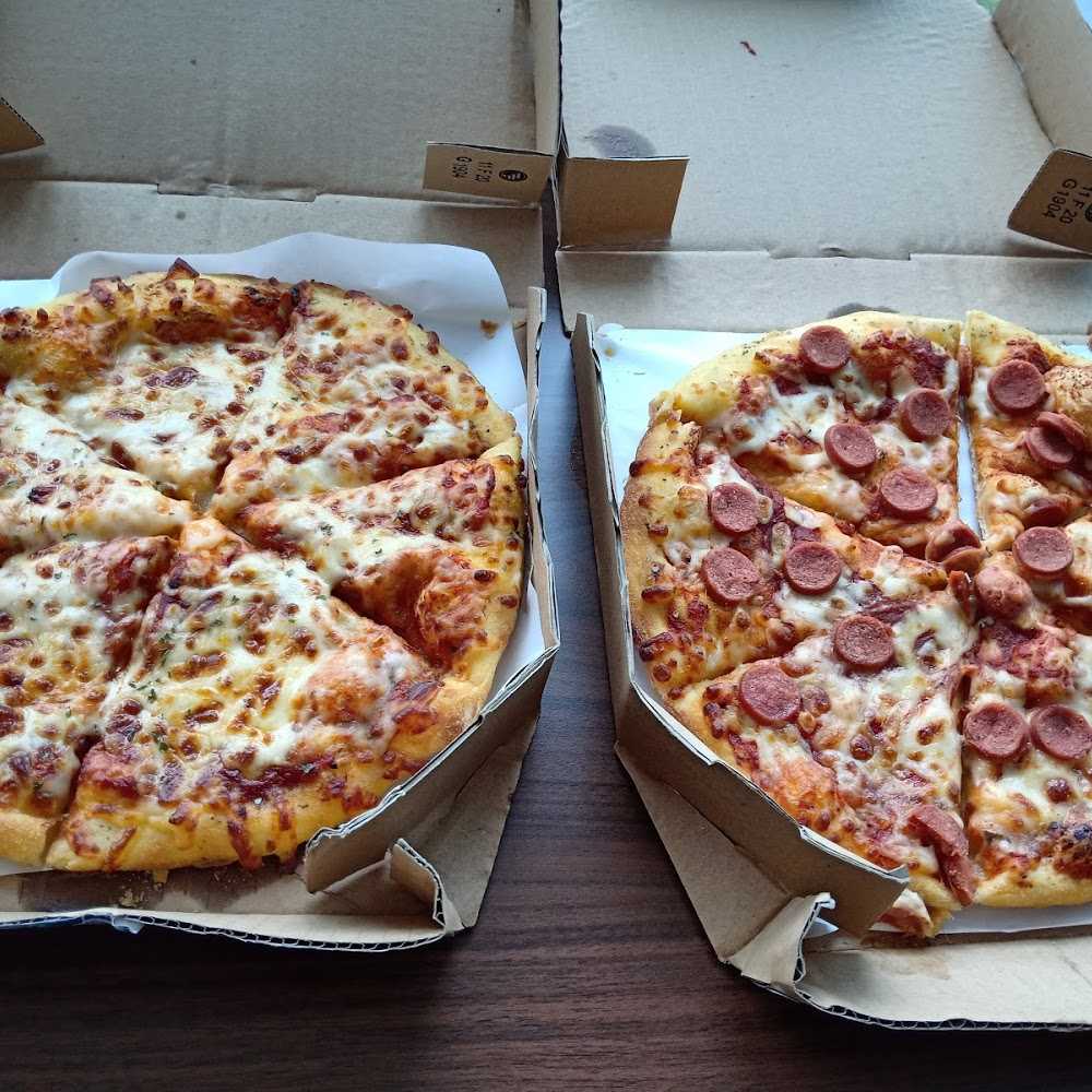 Kuliner Domino's Pizza Semanan