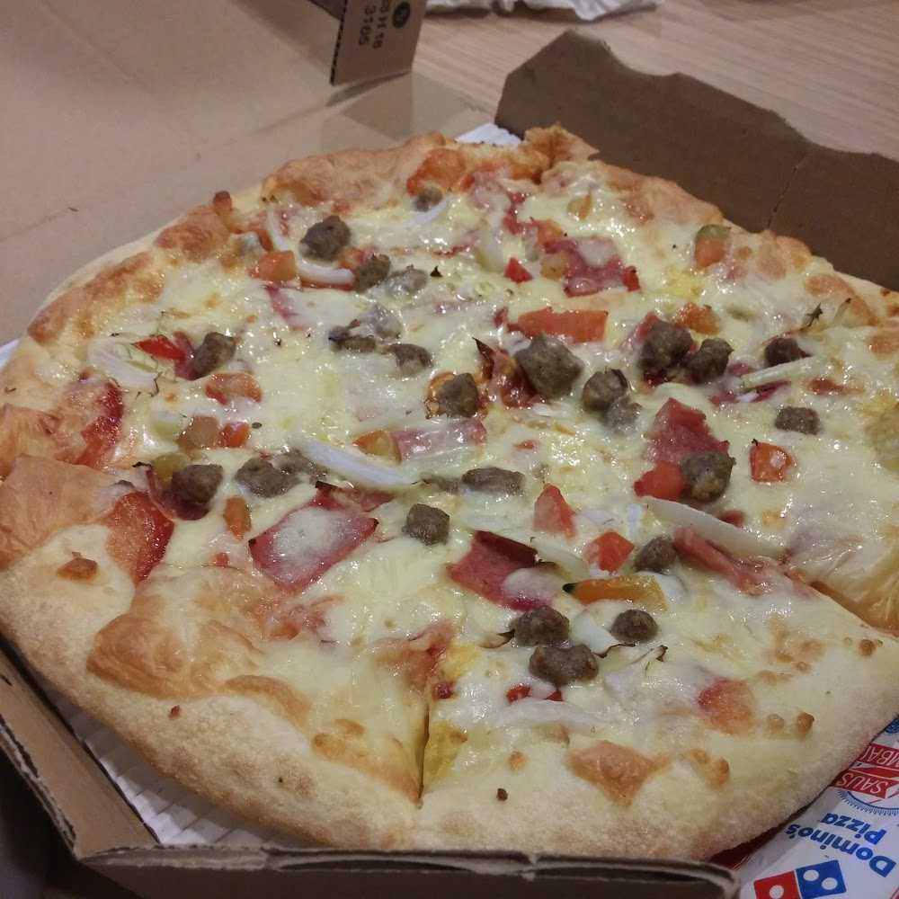 Kuliner Domino's Pizza Utan Kayu