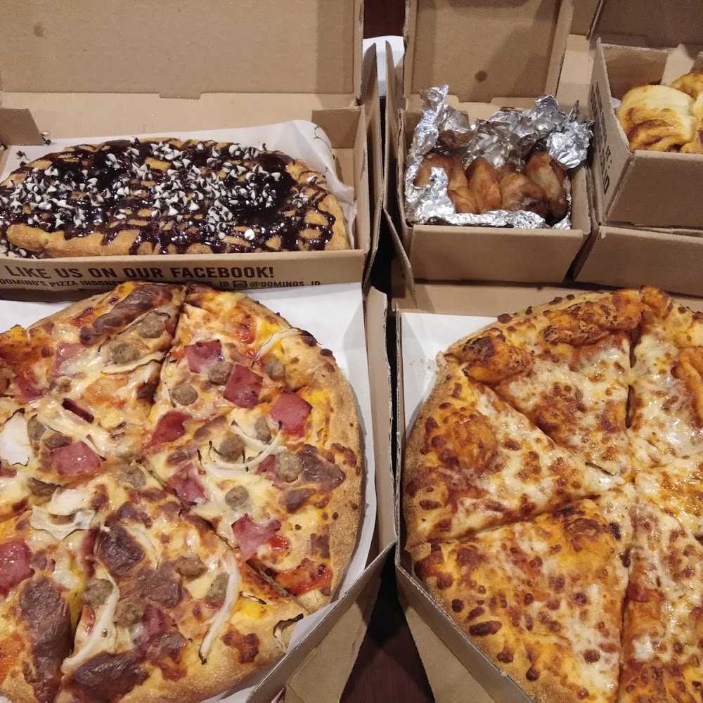 Kuliner Domino's Pizza Ramayana Semper