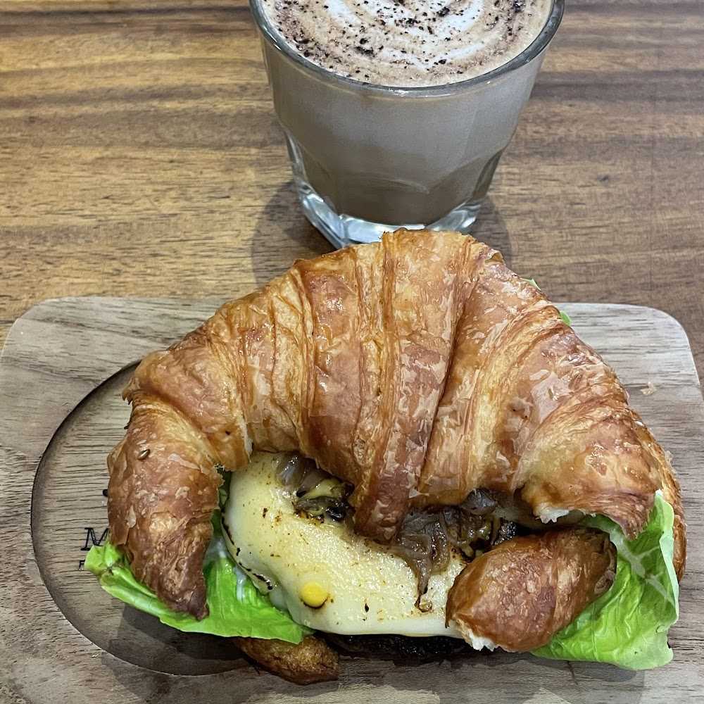 Kuliner Warung Babi Guling Pande Egi