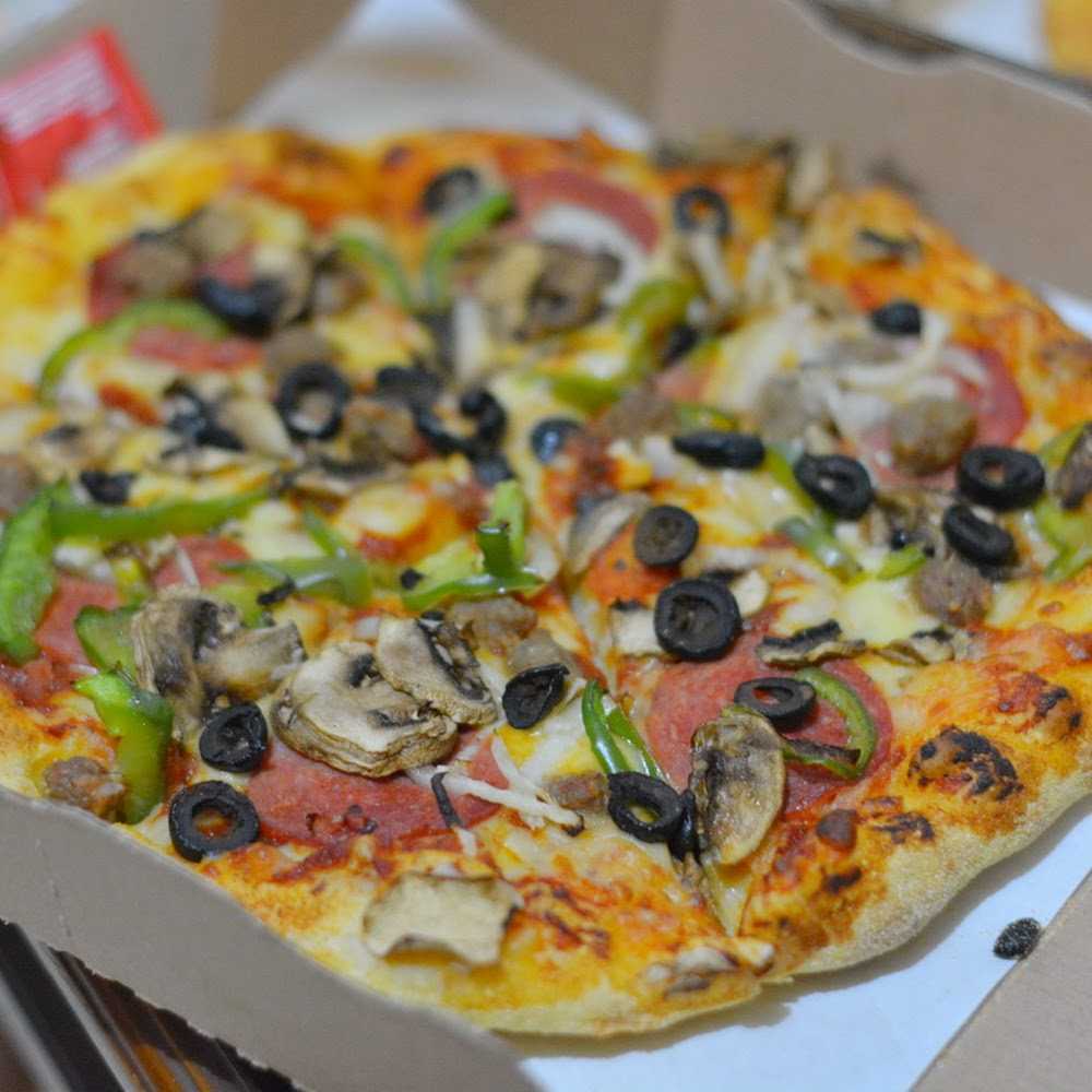 Kuliner Domino's Pizza Dinoyo
