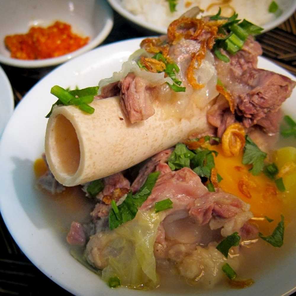 Kuliner Black Castle Restaurant & Boulangerie