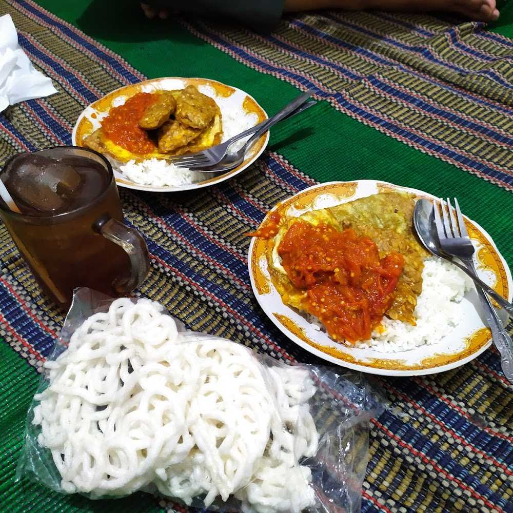 Kuliner Warung Tempe Penyet Mbak Noer