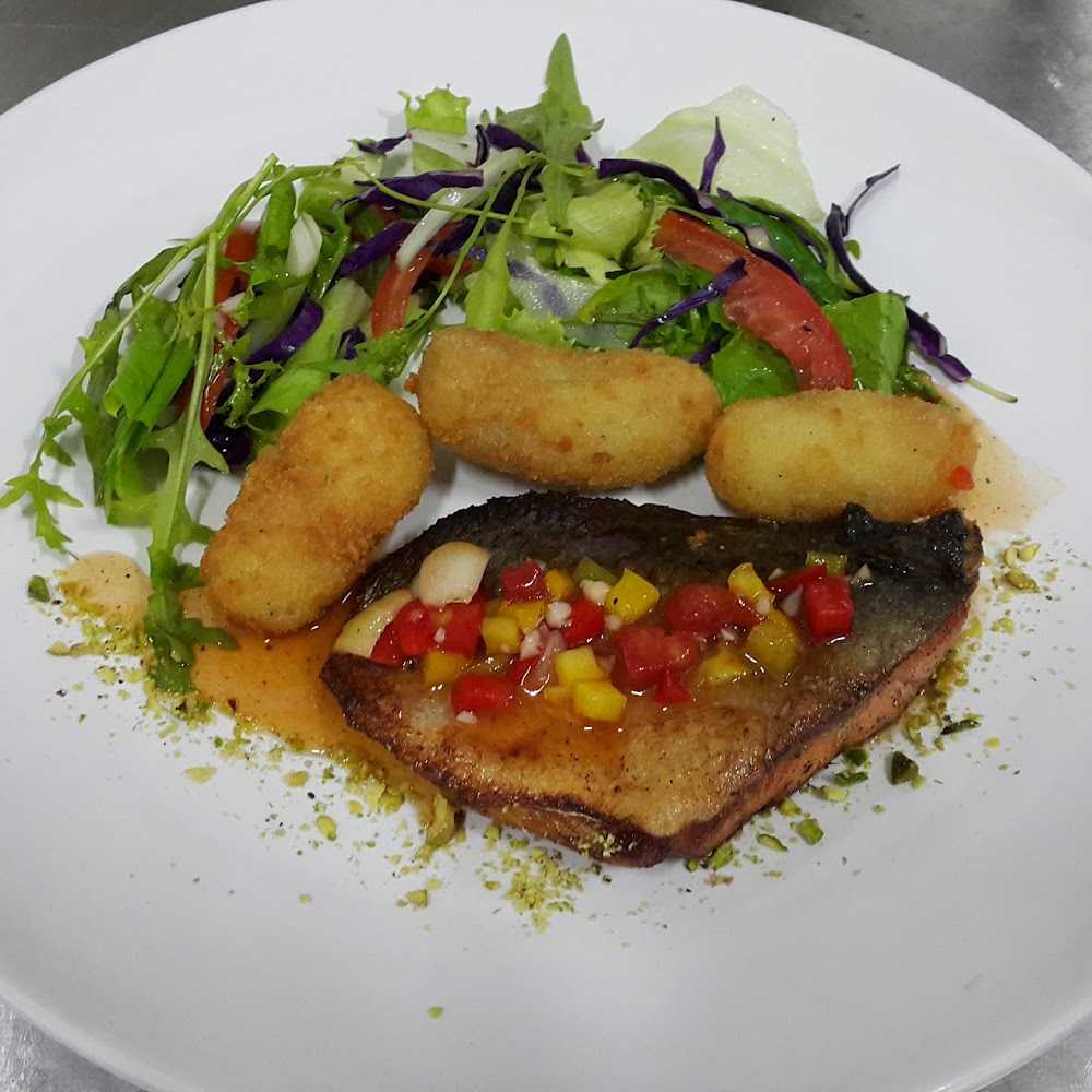 Kuliner Black Castle Restaurant & Boulangerie