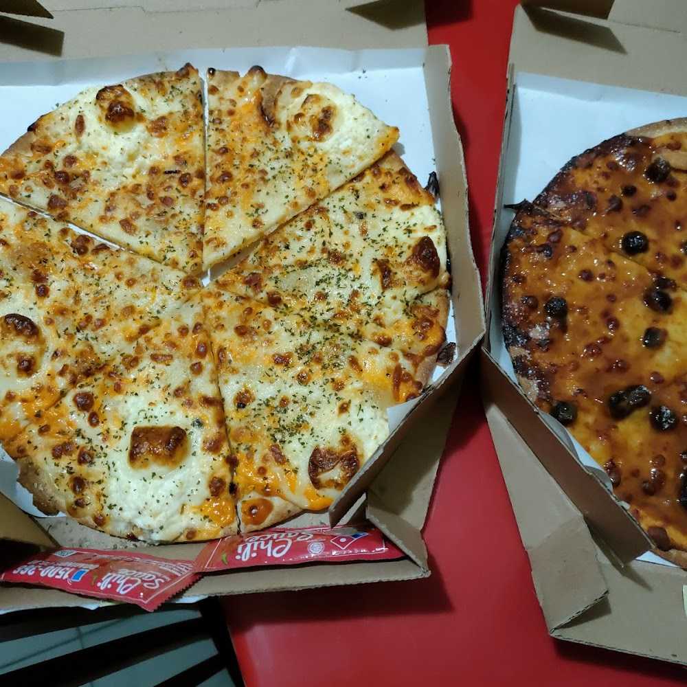 Kuliner Domino's Pizza Gatot Subroto Medan
