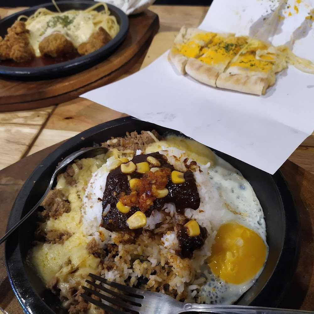 Kuliner MasterCheese Pizza Pontianak
